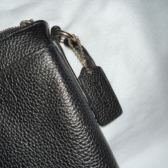 Coach NY - Picture 4 of 9